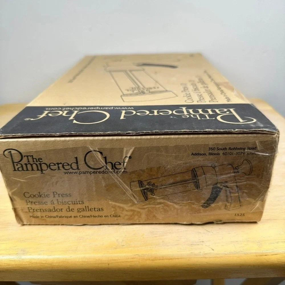 The Pampered Chef Cookie Press #1525 Retired 16 Discs Family Holiday Baking Kids